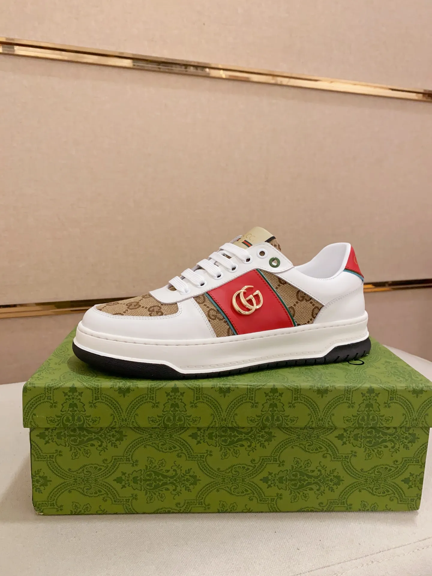 Men's clothing and shoes💰:400💰 (GUCCI) The latest model from the official website 🎁🎁Casual and fashionable men's shoes👟, hot style 💥The version is simple and elegant, exclusive for trendy men. Unique official website latest brand elements 👑Gucci original decoration, fashionable and generous, the fabric is original cowhide ✅sheepskin lining, the official website specifies wear-resistant casual outsole, the classic model is taken in kind at the counter🎬38-44 (45 is not returned or exchanged)